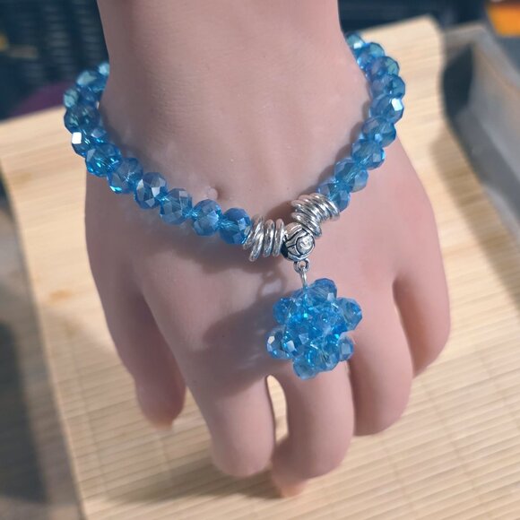 Artisan Turquoise Blue Faceted Crystal Beads and Bauble Pendant Stretch Bracelet - Picture 4 of 4